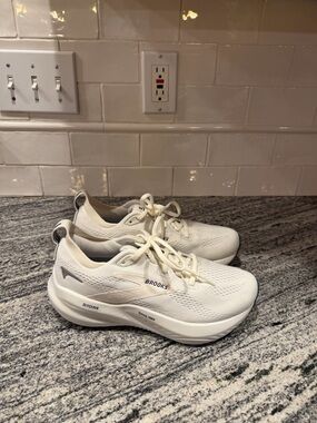 Women’s Brooks Glycerin 22 Size 7.5